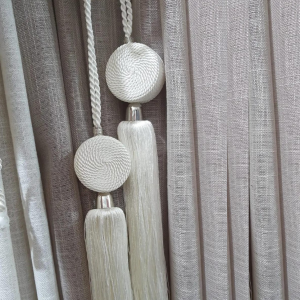 Pingente bola para cortina